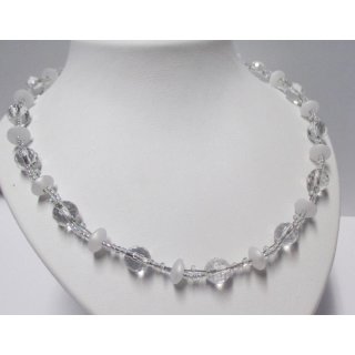 Perlenkette mit Bergkristall, Acrylperlen und Glas