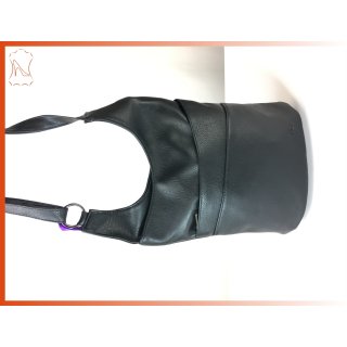 schwarze New Bags schräge Reißverschluss-Tasche hochformat, langer Henkel