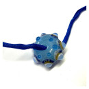 handgefertigte Glasperle blau auf marine blauem Seidenband 49 cm