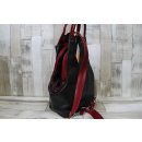 eleganter Lederrucksack tropfenförmig schwarz/rot
