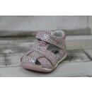Primigi Mädchen Sandale rosa-silber mit Klettverschluss, Fersen- und Zehenbereich geschlossen